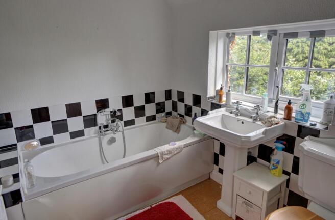 5 bed Semi-Detached for sale Image 10