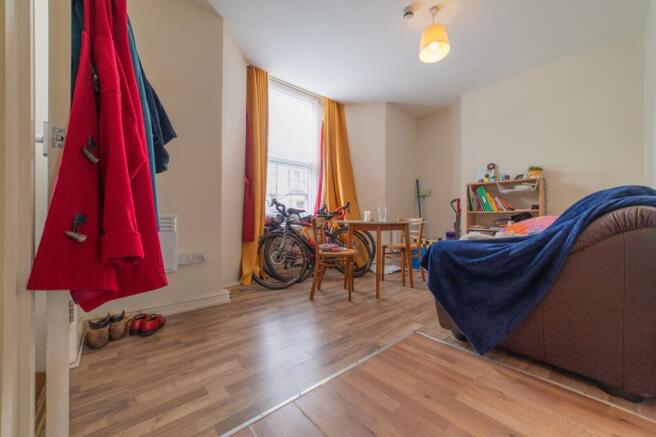 Call 02920 668585 to secure your viewing _5