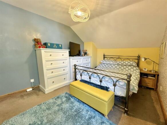 Bedroom 1.jpg