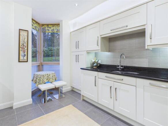 2 bed Flat for sale Image 10