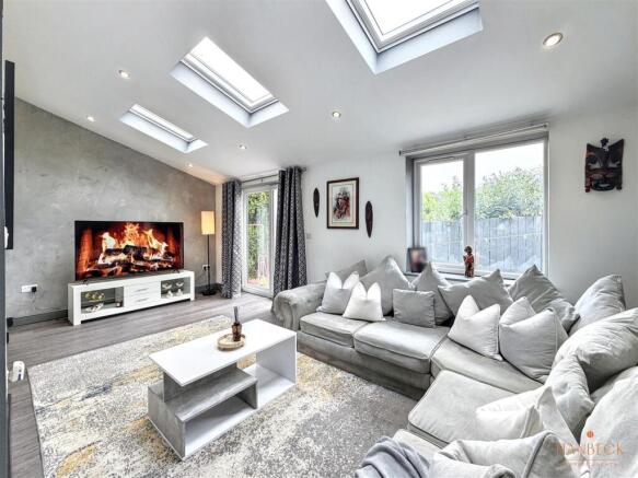 4 bed Detached for sale Image 7