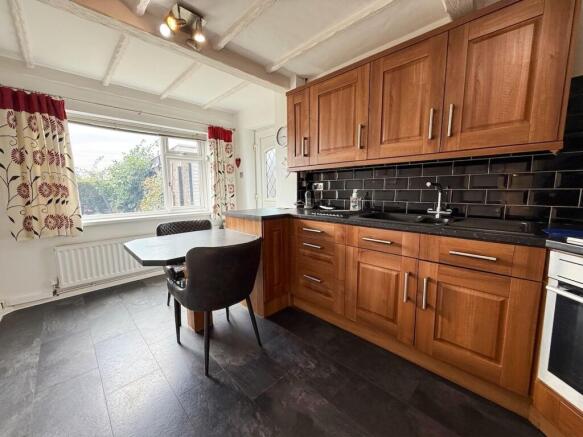3 bed Semi-Detached for sale Image 8