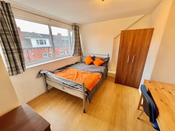 5 bed Terraced to rent Image 4
