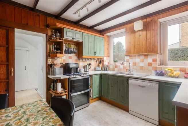 5 bed House for sale Image 8