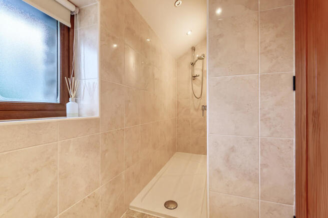 Ensuite to Bedroo...