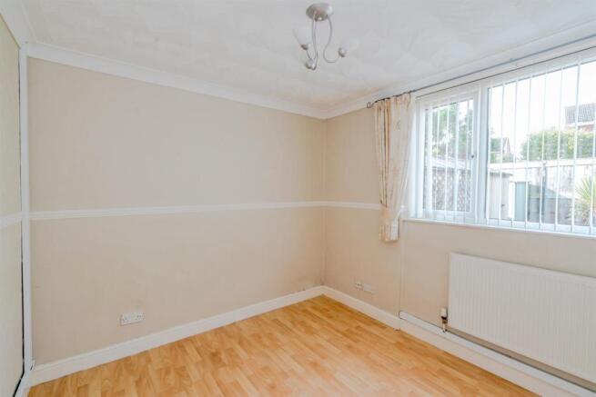 49 Priory Road, Rugeley, WS15 1HZ 10.jpg
