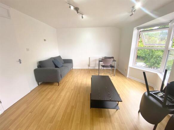 Lounge 2.jpg