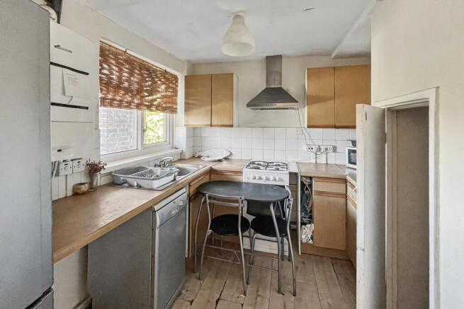 46 Frensham Drive, New Addington, Croydon, CR0 0QY photo 5