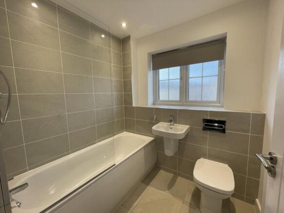 3 bed Semi-Detached to rent Image 7