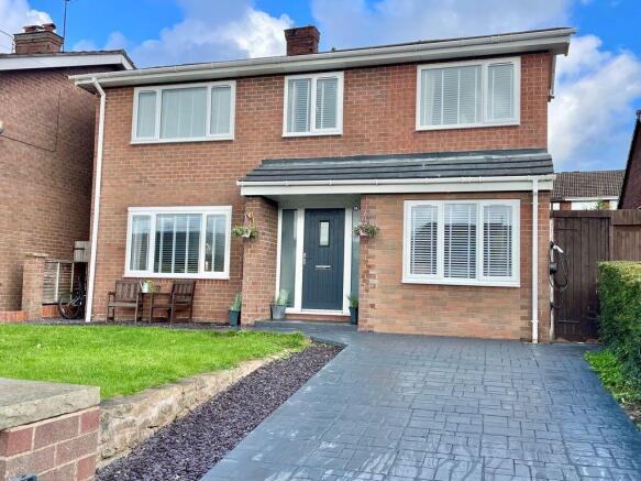 4-bed detached on Stryt Isa, Hope, £400,000