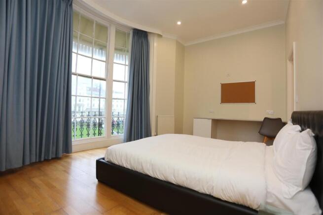 Room 17 Regency Sq (9).JPG