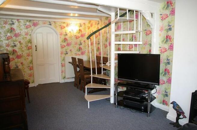 SITTING/DINING ROOM