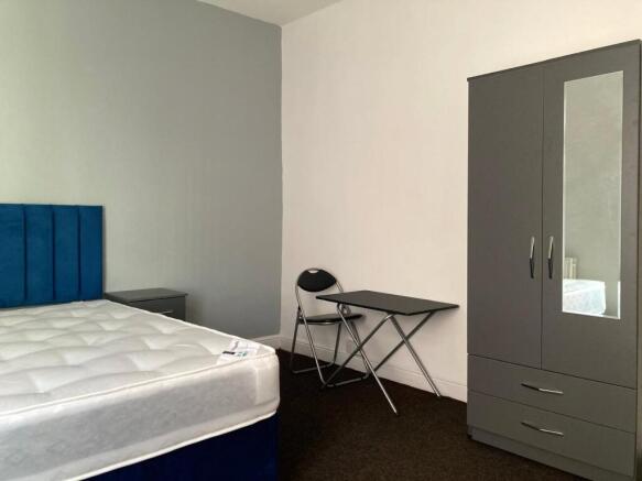 3 bed House to rent Image 6