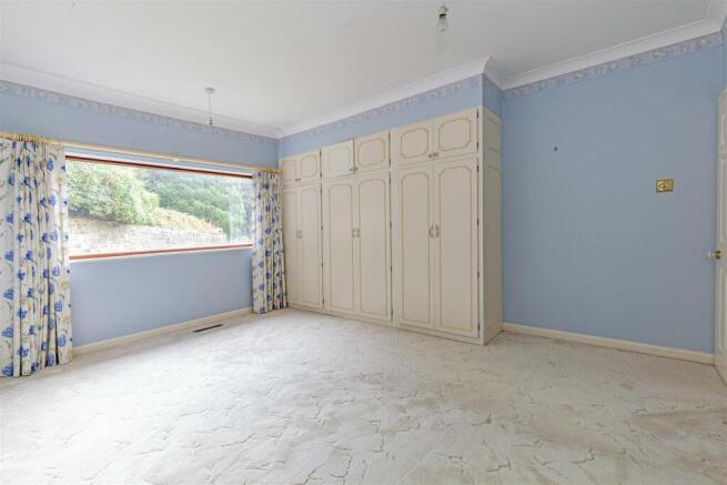 Bedroom 1-2.jpg