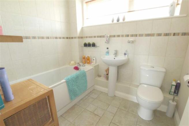 BATHROOM/WC