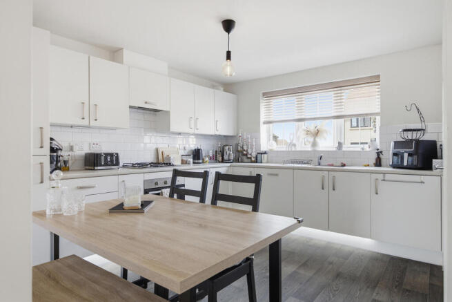3 bed House for sale Image 5