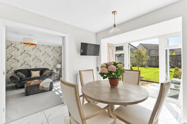 5 bed Detached for sale Image 10