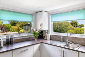 11 Green Acres, Reigate Road, Reigate RH2 8QH