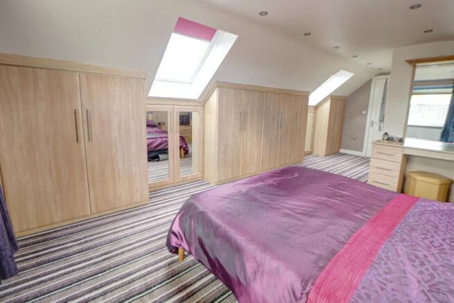 Master Bedroom Pic2