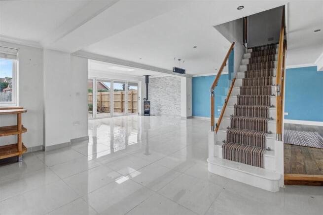 Kitchen / Dining Area