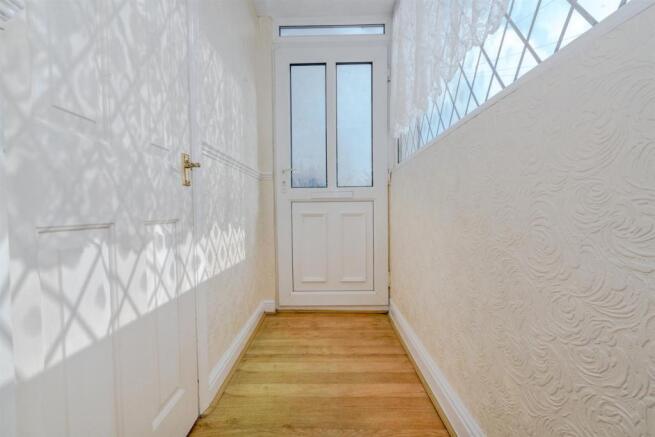 49 Priory Road, Rugeley, WS15 1HZ 14.jpg