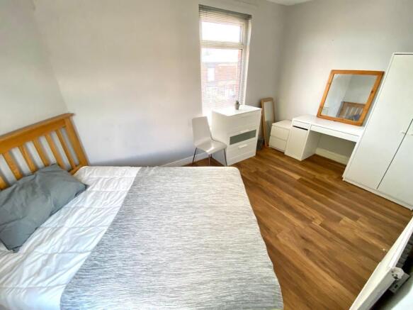 2 bed House Share to rent Image 8