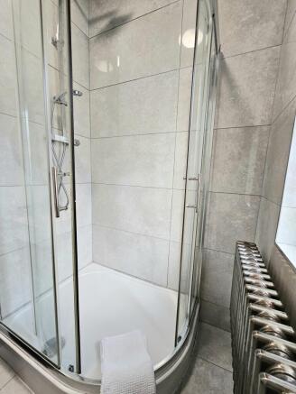 1 bed Detached to rent Image 5