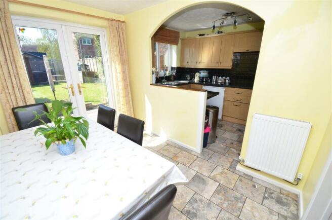 KITCHEN/ DINING ROOM