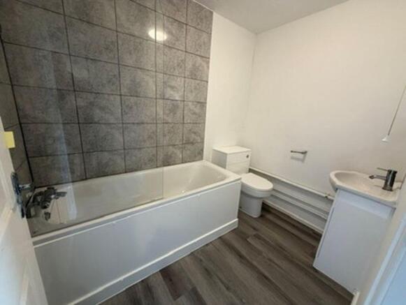 Lothair Court, Hatfield photo 4