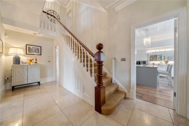 6 bed Semi-Detached for sale Image 8