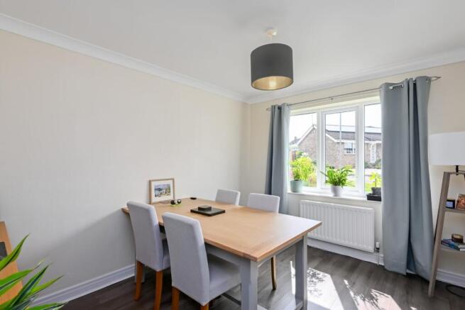 4 bed Detached to rent Image 5