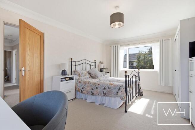 4 bed House for sale Image 5