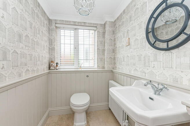 4 bed Detached for sale Image 9