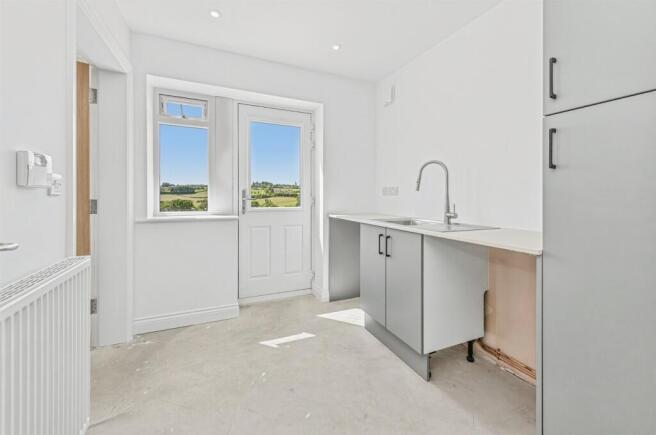 4 bed Detached for sale Image 7