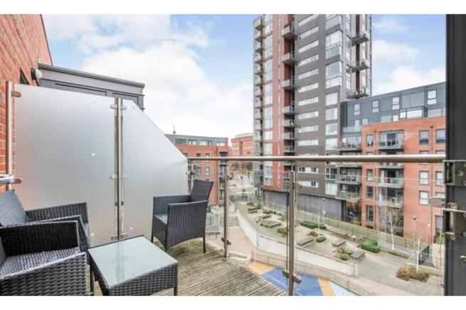 5 Zenith Close, London, NW9 photo 4