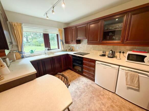 3 bed Semi-Detached for sale Image 9
