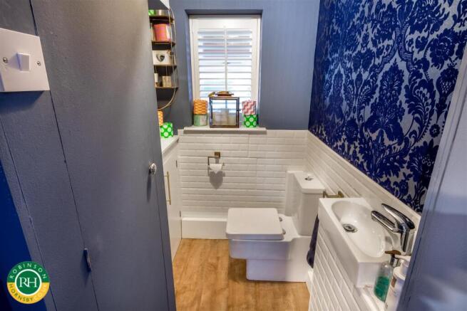 6 bed House for sale Image 8