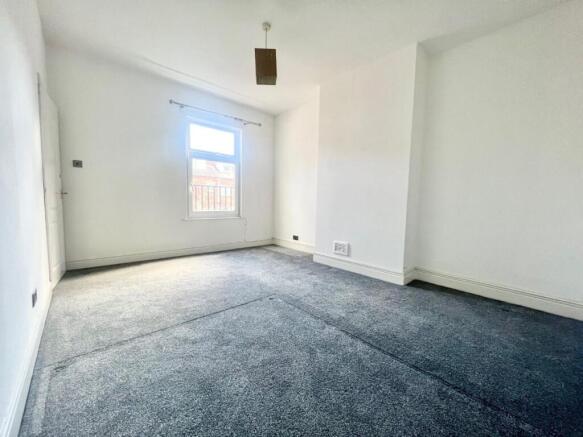 3 bed Semi-Detached to rent Image 5