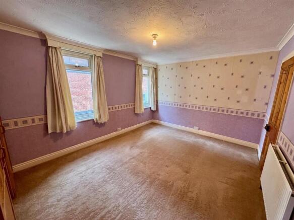 Bedroom 1.jpg