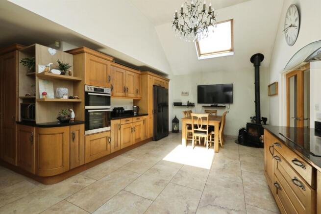3 bed Detached Bungalow for sale Image 11