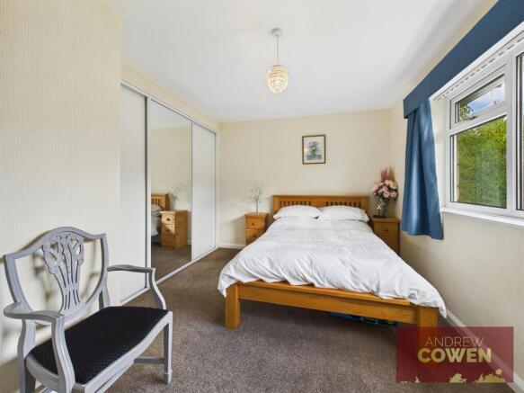 2 bed Detached Bungalow for sale Image 9