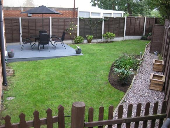 SIDE & REAR GARDENS