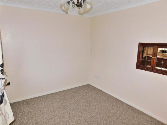 DINING ROOM 2.JPG