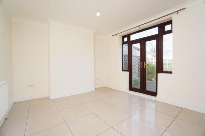 4 bed Semi-Detached to rent Image 4