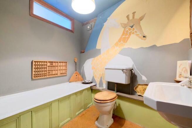 Family bathroom serving bed 2 & 3
