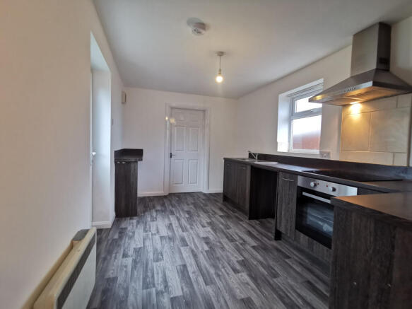 2 bed Flat to rent Image 6