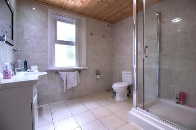 236KL-Bathroom 2.jpg