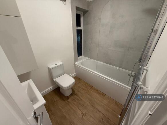 2 bed Terraced to rent Image 5