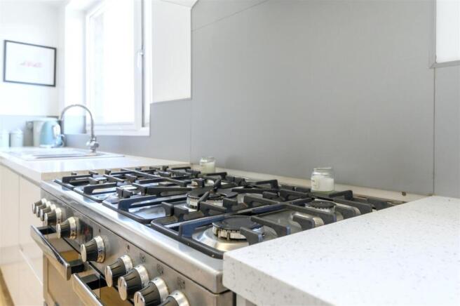 5 bed Detached for sale Image 10