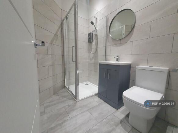 2 bed Flat to rent Image 11